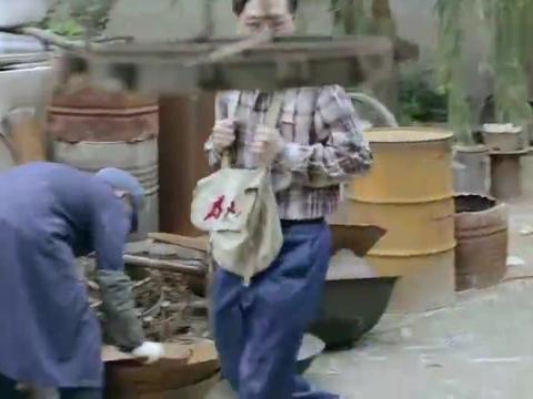 废品回收公司：20多岁的小伙儿，收废品为生的父母凑钱赔偿